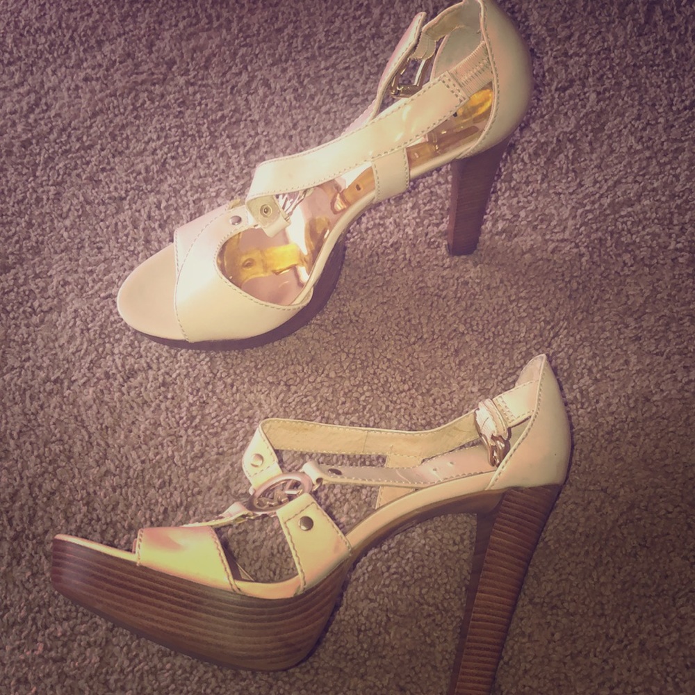 Platform cream patent sandal